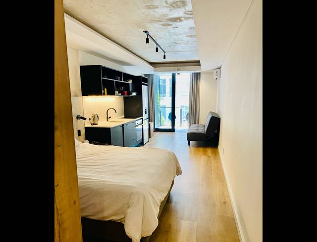 1 BEDROOM APARTMENT TO LET IN SEA POINT
